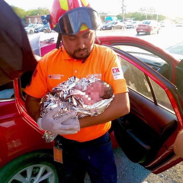 Respuesta inmediata salva a madre e hijo durante parto en vía pública en Juárez