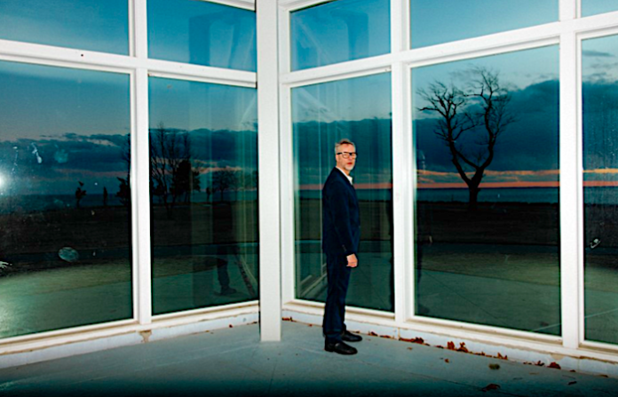 Matt Berninger de The National presenta su segundo álbum solista “Get Sunk”