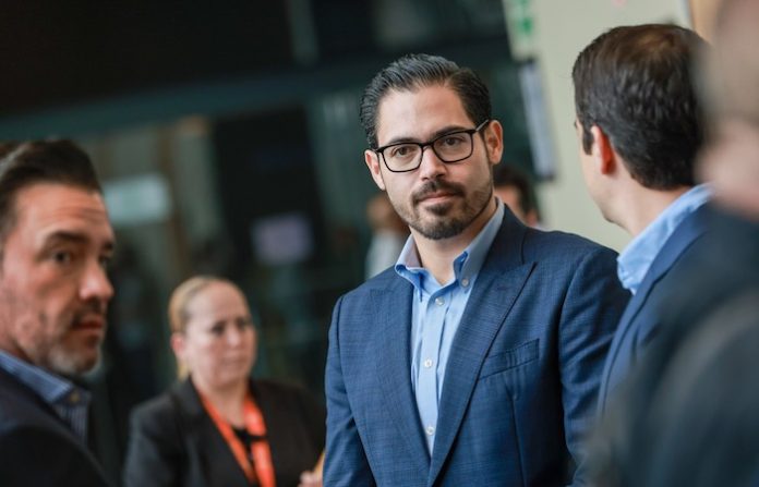 Santiago avanza en digitalización de trámites; David de la Peña sella alianza federal