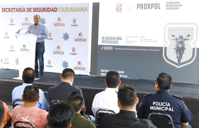Escobedo lanza campaña para que motociclistas circulen con licencia y dentro de la ley