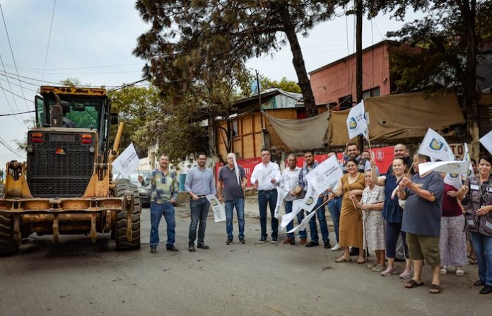 Atiende David de la Peña histórica demanda vecinal con rehabilitación vial en Las Cristalinas