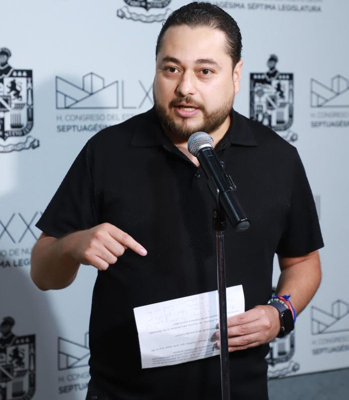 Vende parques, deja obras a medias y gasta en eventos: el fracaso administrativo del alcalde Nava en Santa Catarina, acusa Lechuga