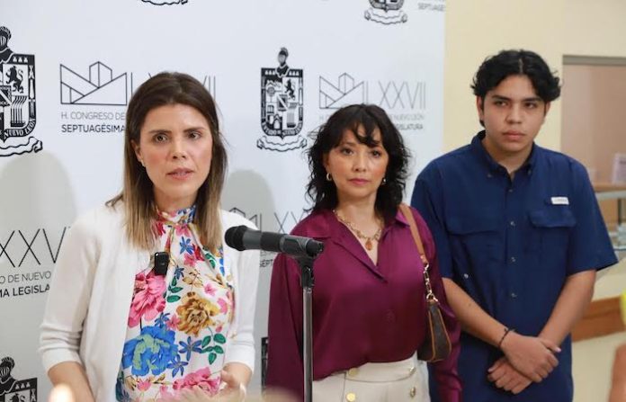 Impulsa Claudia Caballero derecho constitucional a adopción para menores en NL