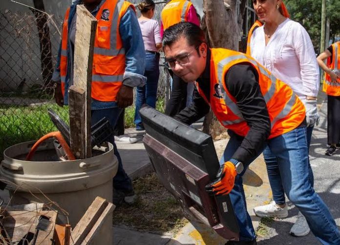 Juárez se moviliza por el medio ambiente con operativo de limpieza en colonias