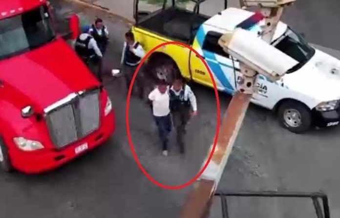 Recuperan tráiler robado tras persecución policial en Monterrey