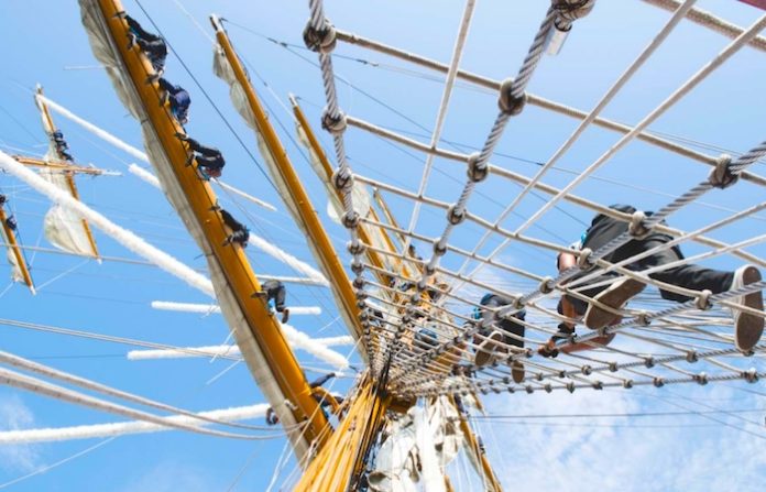 Trasladan el buque Cuauhtémoc al astillero de GMD para inspección y reparación