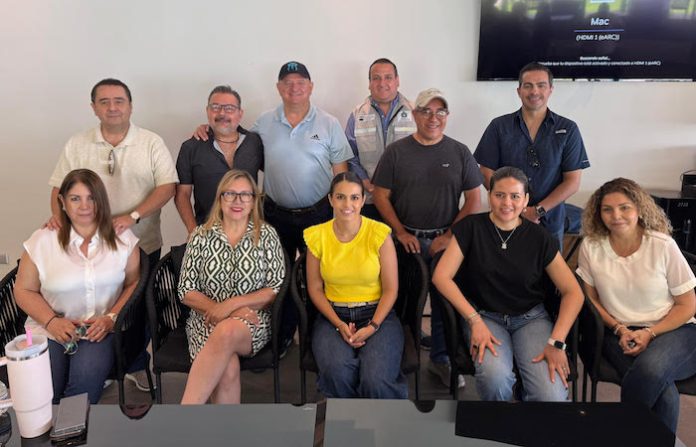 Lorena de la Garza refuerza contacto con vecinos del Distrito 8