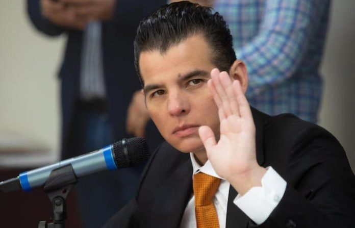 Mike Flores mantendrá vigilancia sobre iniciativas legislativas presentadas