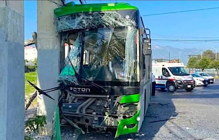 Choque frontal en Guadalupe deja 13 lesionados; 10 fueron hospitalizados