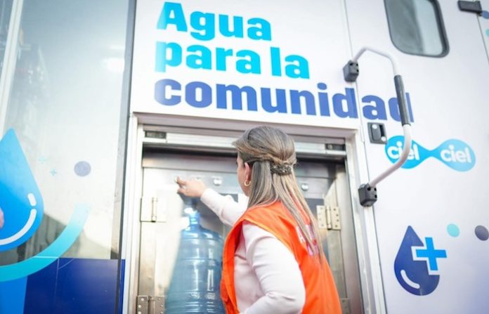 Alianza social reparte 84 mil litros de agua a familias vulnerables