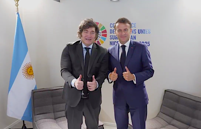 Video: Presidente de Argentina se reúne con su par galo en Francia