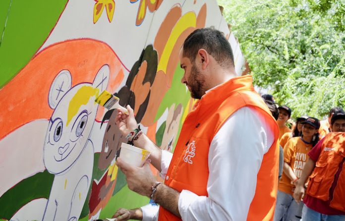 Un mural ciudadano transforma el espacio que iba a ser un estacionamiento