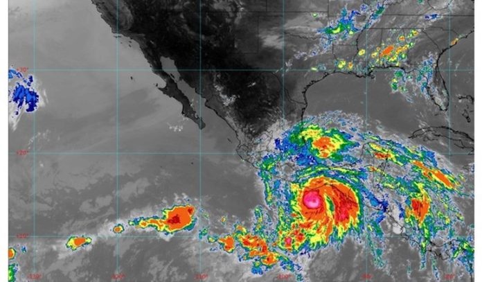 Huracán Erick se intensifica a categoría 2 y amenaza costas de Oaxaca y Guerrero