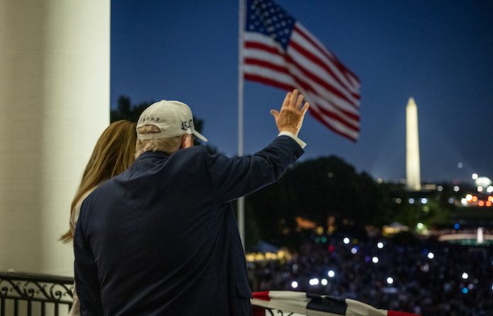 Revés a Trump: un juez bloquea su decreto para no otorgar la ciudadanía de EU por nacimiento