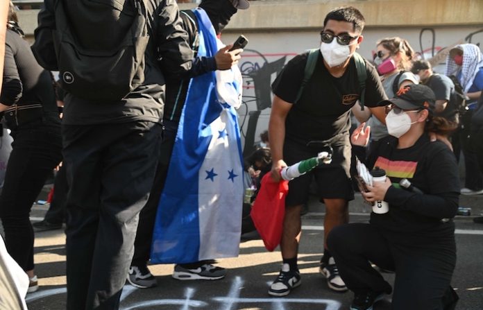 “Van a dañar la economía de EU”: Sheinbaum condena redadas migratorias de Trump