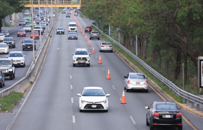 Ajusta Monterrey carril reversible en Morones Prieto tras jornada piloto