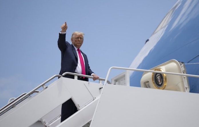 Trump es diagnosticado con insuficiencia venosa crónica