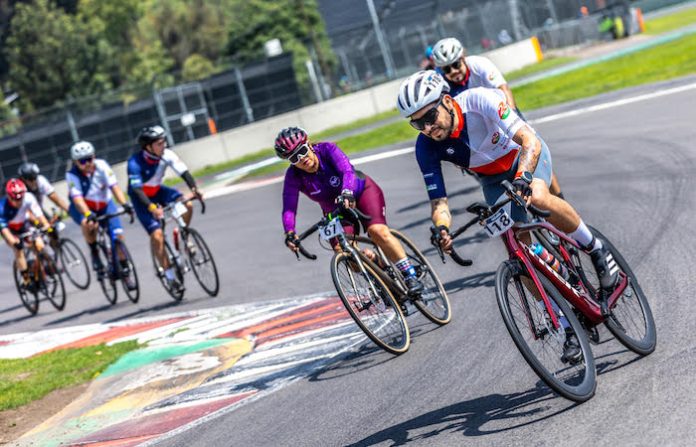 Pedal a pedal, las 24 Horas de Bici GNP Sports 2025 conquistan el Autódromo Hermanos Rodríguez