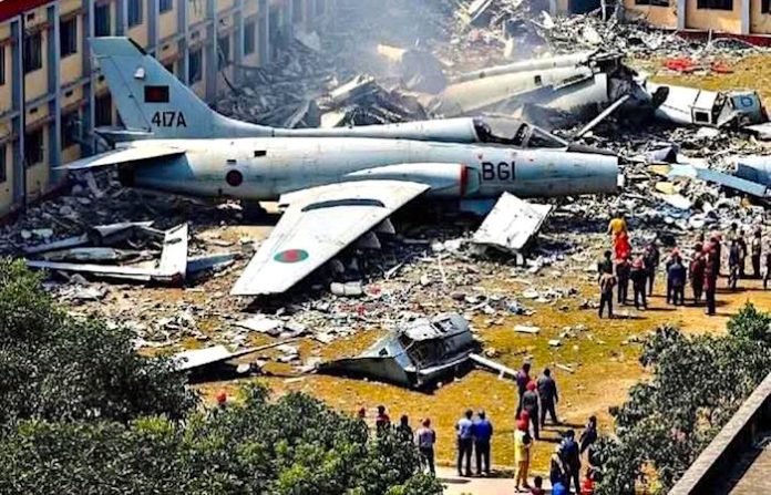 Al menos 19 personas fallecieron tras caída de avión caza en Bangladés