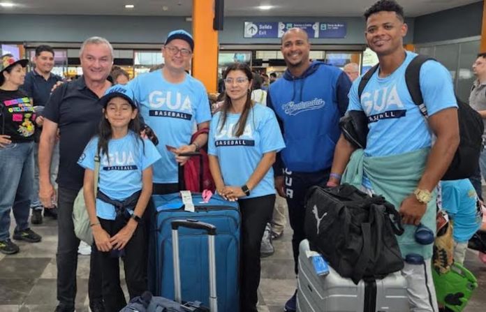 Guadalupe lanza la primera bola del Torneo Latinoamericano Infantil