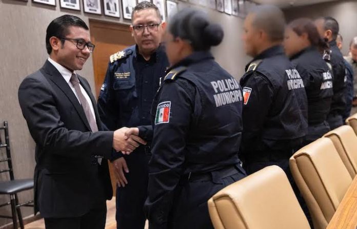 Valentía en acción: condecoran a policías de Juárez por enfrentar ataque armado