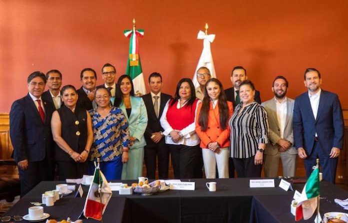 Flores tiende puentes con diputados federales para construir acuerdos