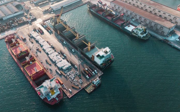 Investigan en México ocho puertos y 555 empresas por vínculos al contrabando de combustible