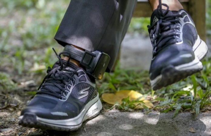 ICE estaría planeando poner tobilleras con GPS a unos 180.000 inmigrantes