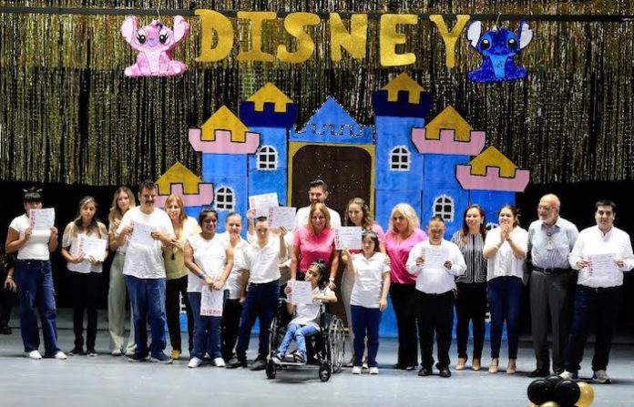 Entre harina y esfuerzo, celebran graduación en panadería inclusiva del DIF Guadalupe