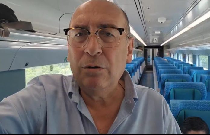 Rubén Moreira viaja solo en el Tren Maya y pide cuentas: “Así no se salva ni con subsidios”