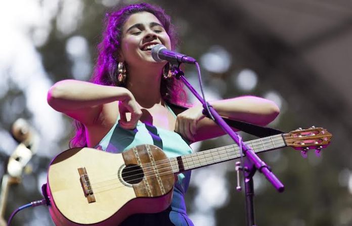 Silvana Estrada anuncia nuevo álbum “Vendrán Suaves Lluvias” inspirado en Sara Teasdale y presenta el sencillo “Dime”