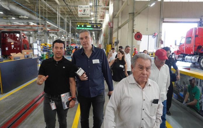 Waldo Fernández reconoce el papel clave de International Motors en el desarrollo económico de Escobedo
