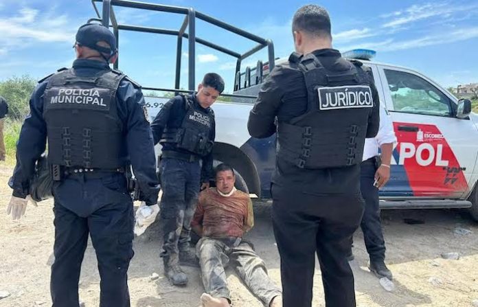 Camión de basura se convierte en caos rodante entre Escobedo y Apodaca: agrede a compañeros y huye chocando patrullas