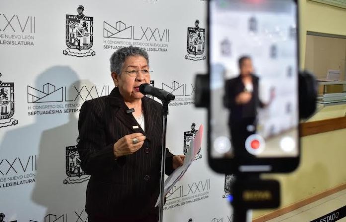 Propone Reyna Reyes castigar con cárcel el abandono de animales domésticos