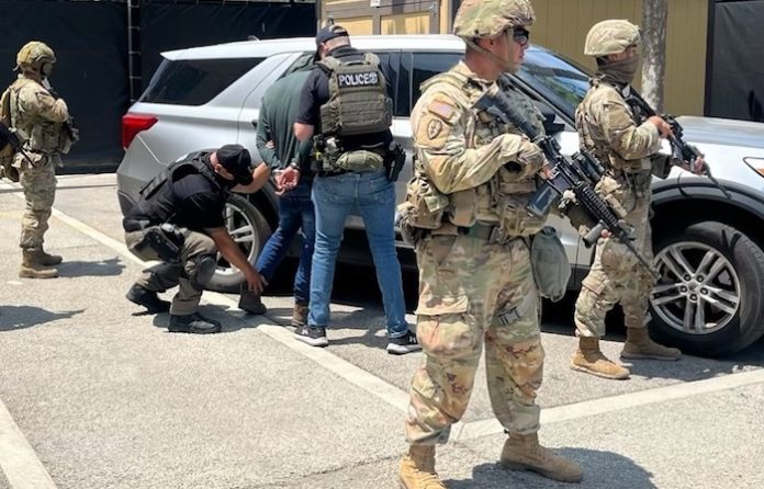 Detenciones de migrantes irregulares convierten localidades de EU en pueblos fantasmas