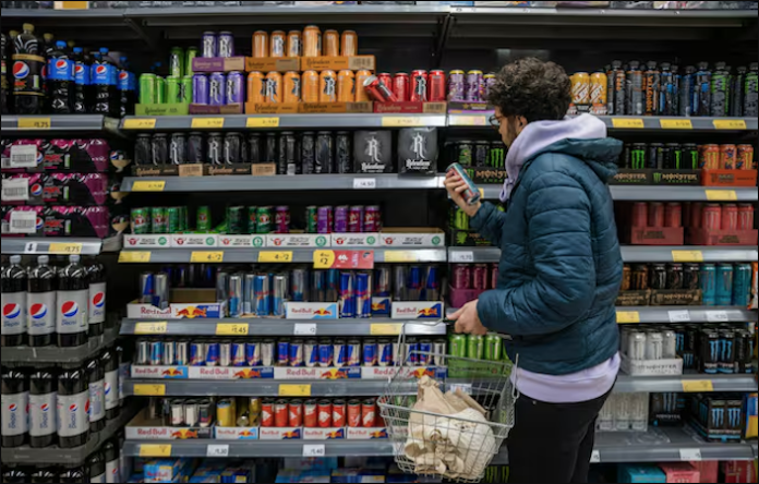 “No son dulces ni vitaminas”: Monreal propone frenar venta de bebidas energéticas a menores