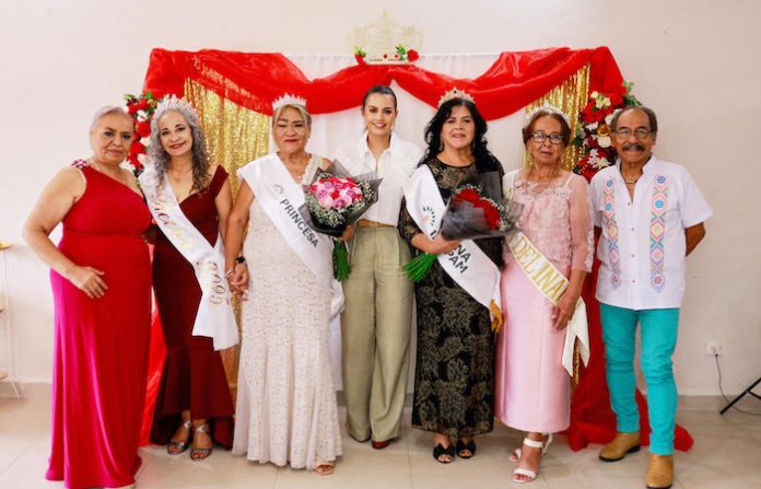 Celebra Lorena de la Garza a los adultos mayores en coronación del INAPAM