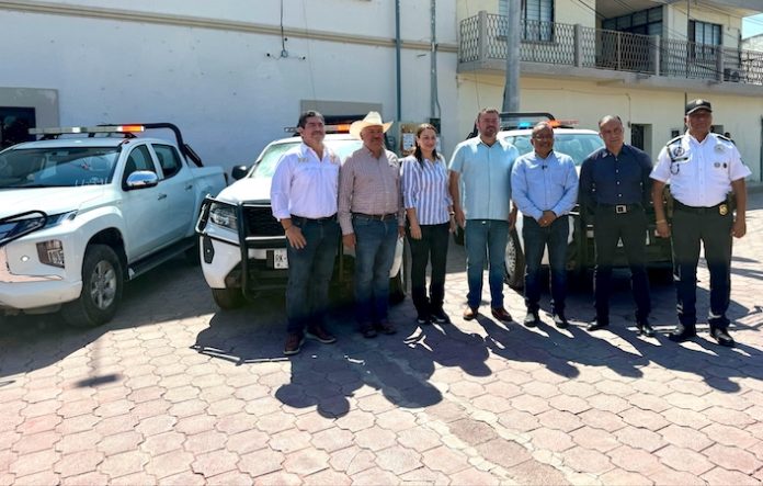 Escobedo fortalece la seguridad en municipios rurales con entrega de patrullas