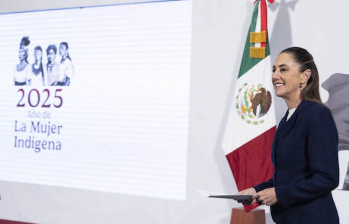 Sheinbaum recita una estrofa del Himno Nacional para reiterar que México es un país soberano