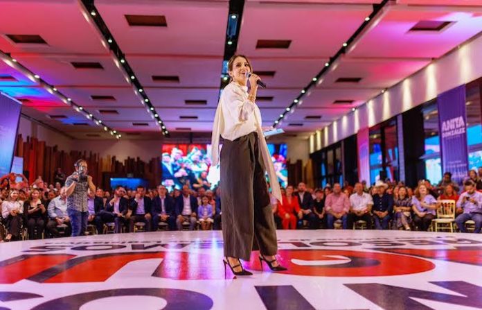 Lorena de la Garza destaca compromiso y unidad para transformar Monterrey