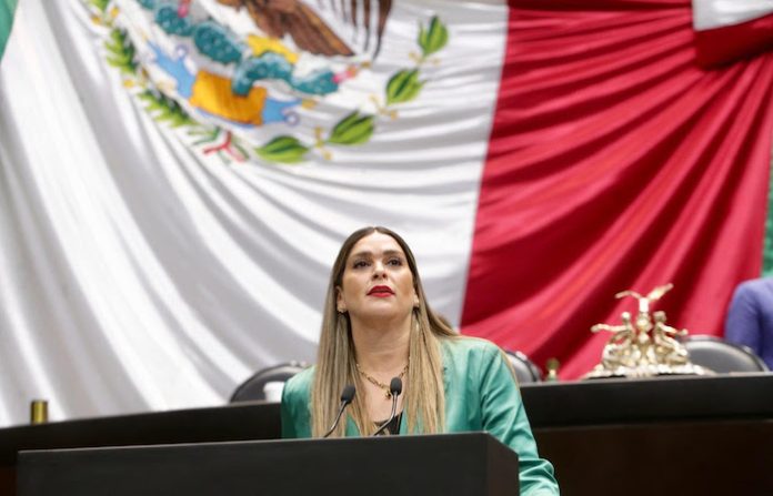 Ana González exige soluciones inmediatas al transporte público en Nuevo León