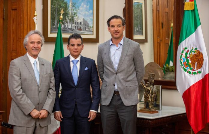 Miguel Flores refuerza alianza con empresarios para fortalecer la economía de NL