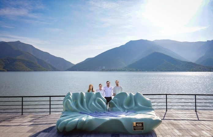 Santiago honra a Rodrigo Gómez con escultura monumental en la presa que lleva su nombre