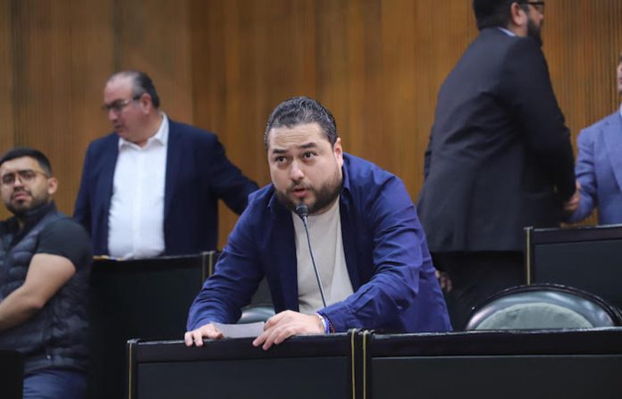 Diputado denuncia abandono de la niñez y el deporte en Santa Catarina