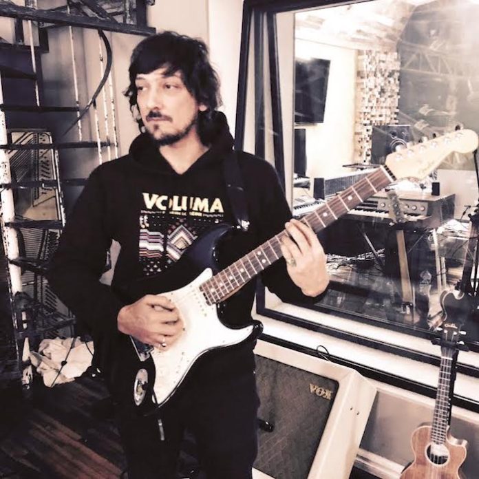 León Larregui acusa a Air France de racismo tras ser bajado de un avión y vetado por la aerolínea