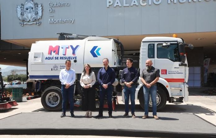 Monterrey refuerza limpieza urbana con nuevo equipo de barrido mecánico