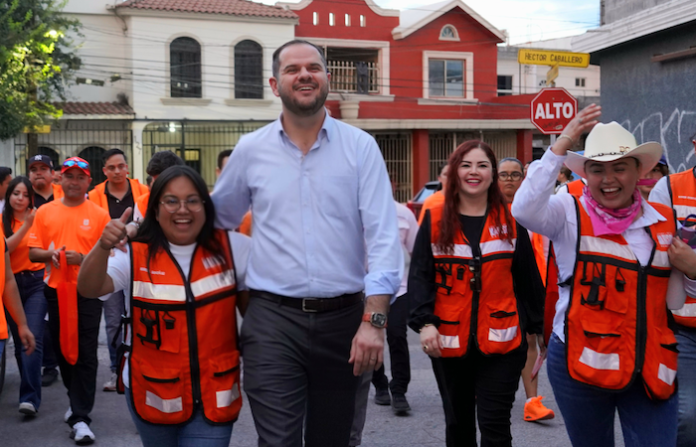Gobierno de Nuevo León acerca servicios estatales a familias de Santa Catarina