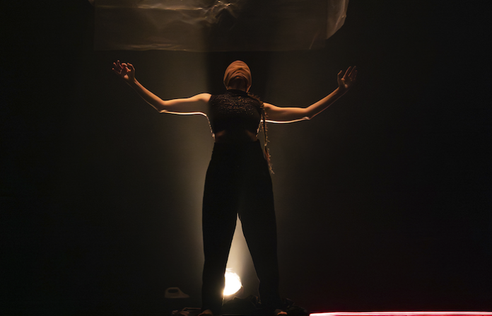 Dafne Yulissa transporta al público a un futuro inquietante con “Nahum”