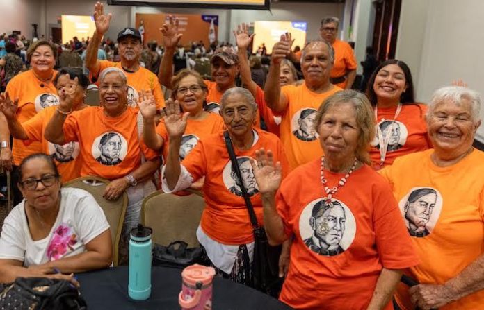 Reconocen a adultos mayores con certamen de talento