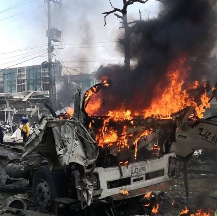 Colombia enfrenta doble ataque que deja 18 muertos y 58 heridos